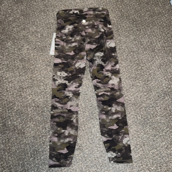 Lululemon power thru HR tight. 4 - Picture 6 of 7